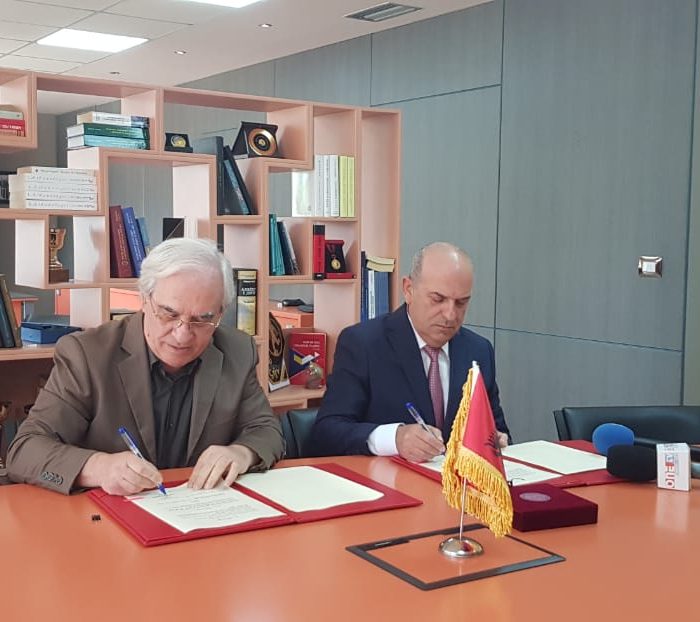 Nënshkruhet marrëveshja e bashkëpunimit midis Akademisë së Shkencave dhe Universitetit “Ismail Qemali” të Vlorës