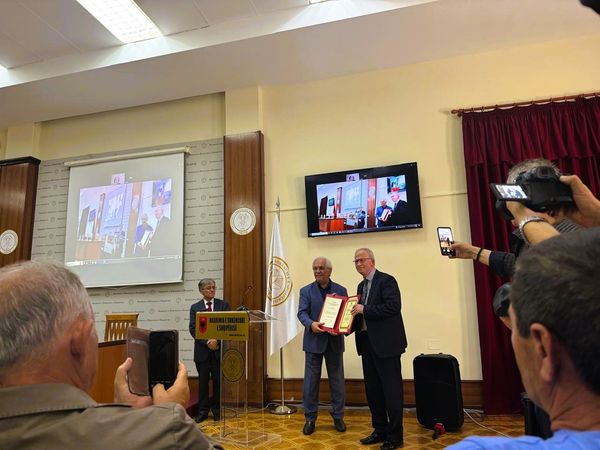 Ceremoni e dorëzimit të diplomave dy anëtarëve të jashtëm të Akademisë – dr. Gëzim Alpion e dr. Lulzim Tafa