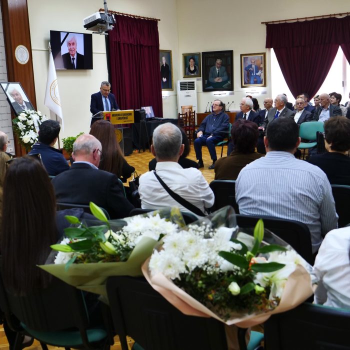 U mbajt ceremonia solemne për t’i dhënë lamtumirën e fundit akademik emeritus Bardhyl Golemit