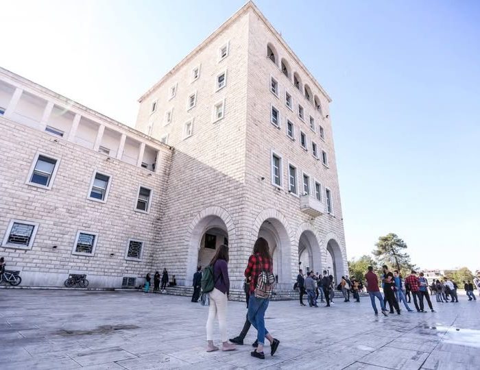 Kryesia e Akademisë së Shkencave të Shqipërisë u uron përzemërsisht një vit akademik…