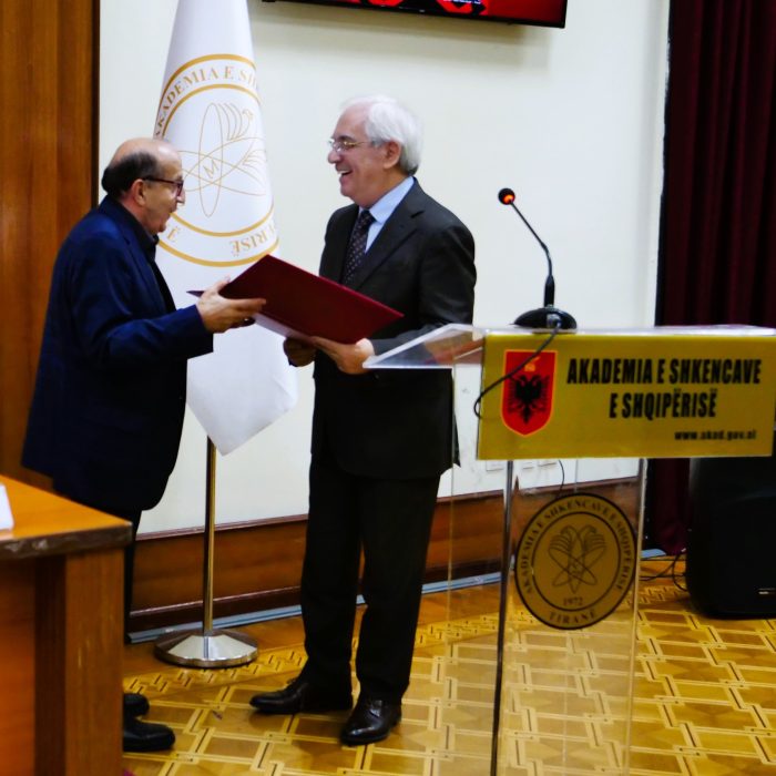 Kompozitori dhe dirigjenti Rafet Rudi vlerësohet me dekoratën e mirënjohjes “Nderi i Akademisë”