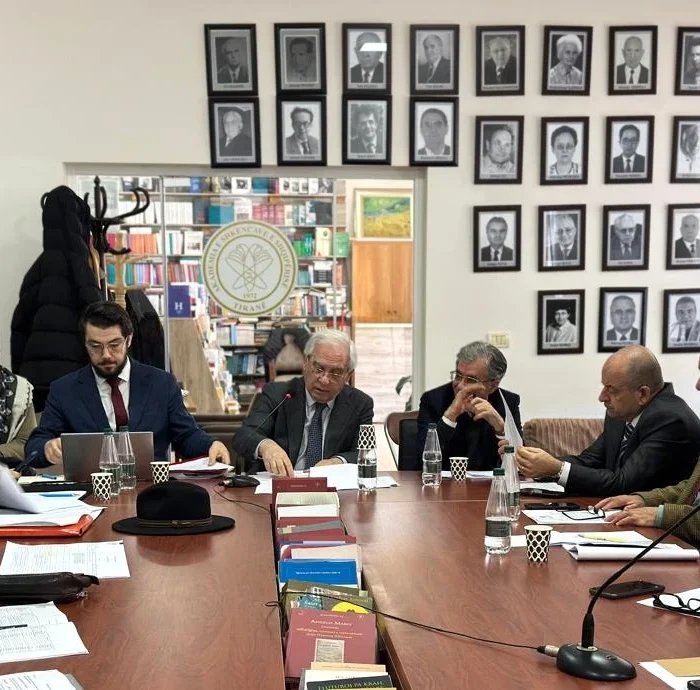 U zhvillua takimi i anëtarëve të redaksisë vendore dhe redaktorëve përgjegjës për projektin madhor “Enciklopedia Shqiptare”