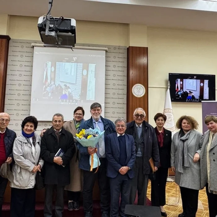 U promovua botimi “Studime albanologjike në indoeuropianistikë, filologji dhe gjuhësi kontakti”, në nderim të prof. Bardhyl Demiraj