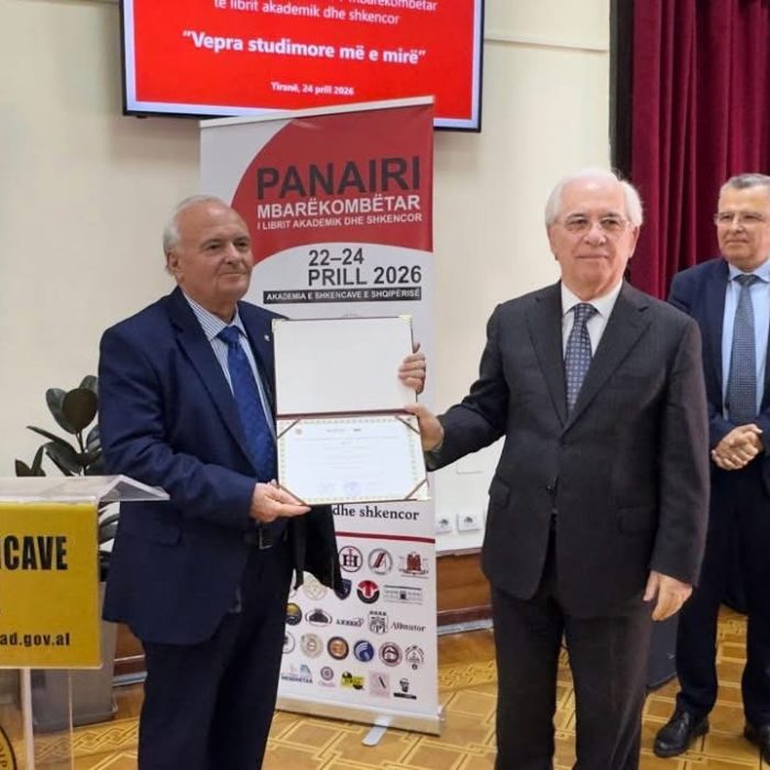 Akademiku i asociuar Rrapo Ormëni shpallet fitues i çmimit “Vepra më e mirë studimore” në Panairin e 5-të mbarëkombëtar të librit akademik e shkencor