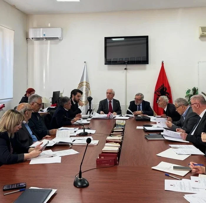 Redaksia qendrore e “Enciklopedisë shqiptare” miratoi madhësinë e artikujve enciklopedikë dhe autorët për hartimin e tyre